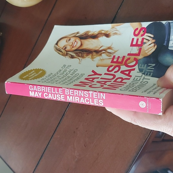 Gabrielle Bernstein, May Cause Miracles - Picture 3 of 6